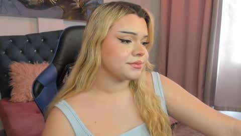 Maxine Minx online show from 03.06.25