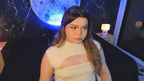 Maxine Minx online show from 10.05.25