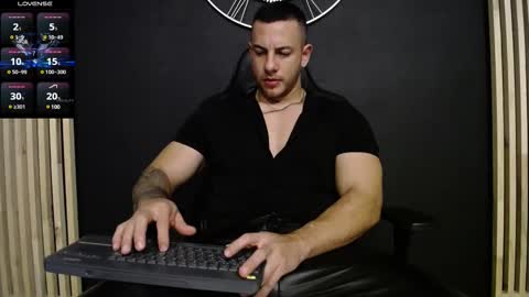 Snapshot of maxxxpowerful chatting on 02.14.25 maxxxpowerful online show from 02.14.25