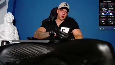 Snapshot of maxxxpowerful chatting on 10.24.25 maxxxpowerful online show from 10.24.25