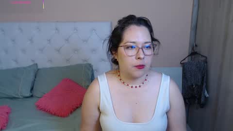 Snapshot of may_bloom chatting on 12.02.25 May online show from 12.02.25