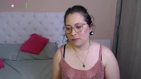 Snapshot of may_bloom chatting on 12.04.25 May online show from 12.04.25