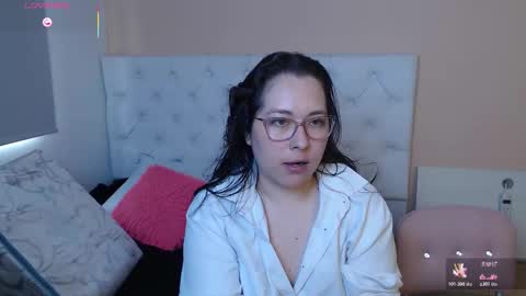 Snapshot of may_bloom chatting on 01.06.26 May online show from 01.06.26