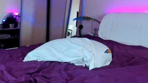 May Flower online show from 01.31.25