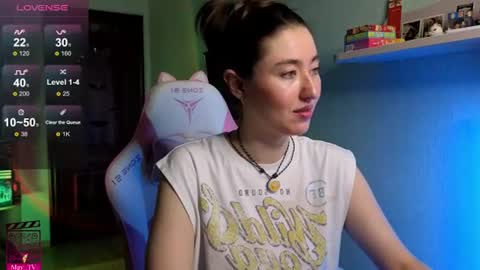 Snapshot of may_may_moon chatting on 06.29.26 may_may_moon online show from 06.29.26