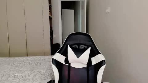 Mia online show from 02.24.26