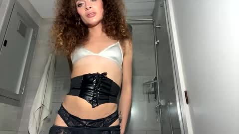 Snapshot of maya632713 chatting on 10.17.25 Maya transgirl online show from 10.17.25
