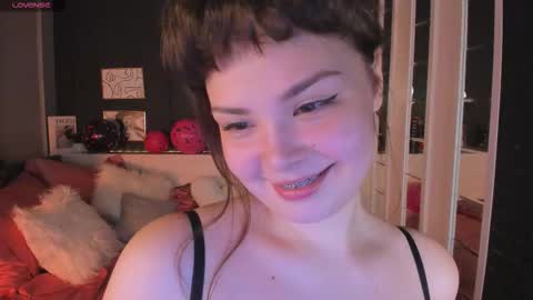 Snapshot of maya___muse chatting on 02.06.26 Maya online show from 02.06.26