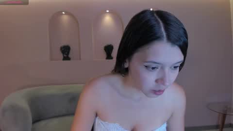 Snapshot of mayahoffman_ chatting on 12.18.25 M A Y A H O F F M A N online show from 12.18.25