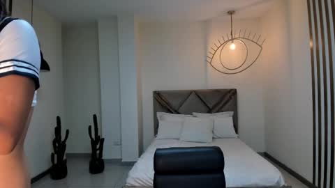 Snapshot of mayahoffman_ chatting on 01.17.26 M A Y A H O F F M A N online show from 01.17.26