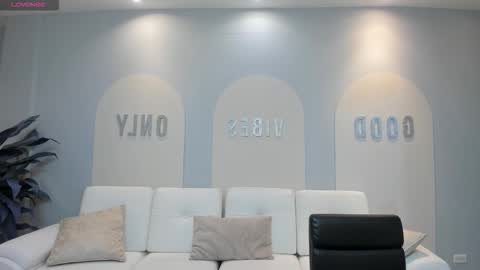 Snapshot of mayahoffman_ chatting on 02.24.26 M A Y A H O F F M A N online show from 02.24.26