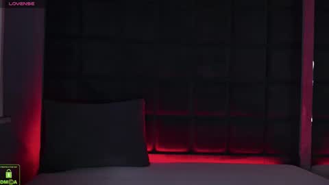 Snapshot of mayasnoww chatting on 12.02.25 Maya online show from 12.02.25