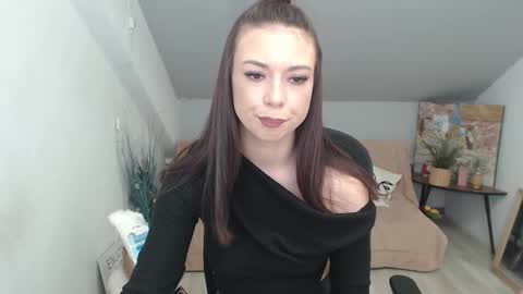 Snapshot of mayawill chatting on 12.16.25 mayawill online show from 12.16.25