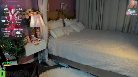 Snapshot of maybe_mia chatting on 12.21.25 Mia GMT2 Mon 3-9 AM Tue 3-9 AM Wed 3-9 AMThur 10 AM - 4 PM Fri 3-9 AM Sat 3-9 AM Sun 3-9 AM. online show from 12.21.25