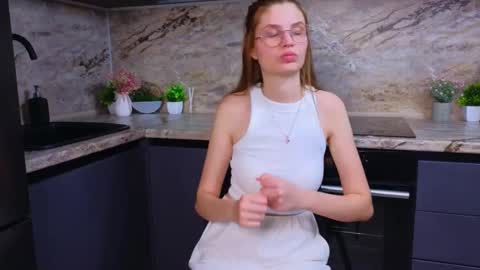 Mia online show from 02.11.25