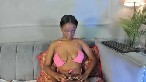Snapshot of mayevanss chatting on 10.18.25 mayevanss online show from 10.18.25