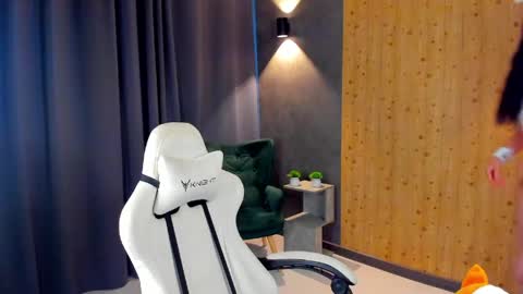 Snapshot of maymalina chatting on 04.10.26 May online show from 04.10.26
