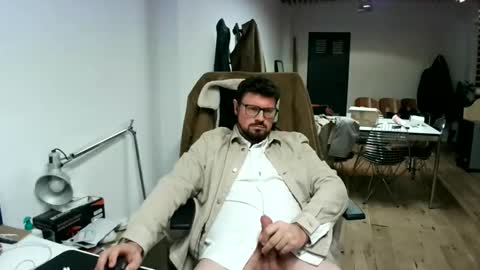 Snapshot of maythe4bwu chatting on 11.22.25 maythe4bwu online show from 11.22.25