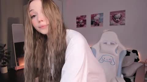 Snapshot of mayya_cuute chatting on 02.10.25  Mila  online show from 02.10.25