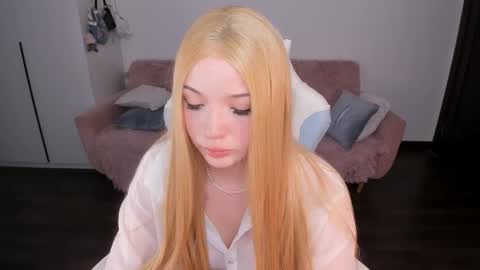 Snapshot of mayya_cuute chatting on 10.08.25  Mila  online show from 10.08.25