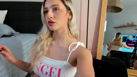 Snapshot of mazekyn chatting on 02.22.26 mazekyn online show from 02.22.26