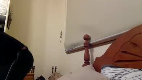 Snapshot of mazl0w chatting on 10.20.25 mazl0w online show from 10.20.25