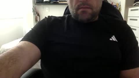 Snapshot of mbotve chatting on 04.14.26 VzlaMan online show from 04.14.26