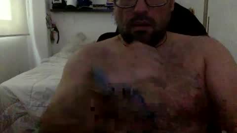 Snapshot of mbotve chatting on 04.15.26 VzlaMan online show from 04.15.26