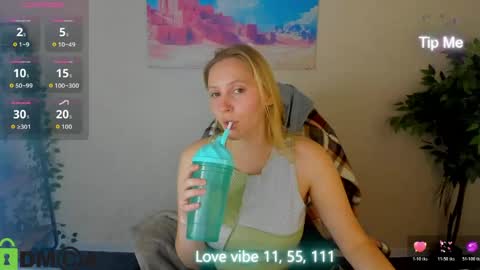 Snapshot of me1issa_bell chatting on 05.08.26 Melissa online show from 05.08.26