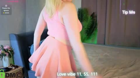 Snapshot of me1issa_bell chatting on 05.26.26 Melissa online show from 05.26.26