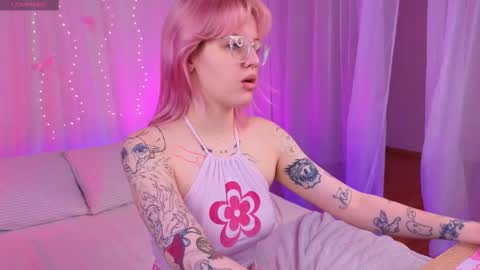 Snapshot of me1roze chatting on 03.22.26 Roze online show from 03.22.26