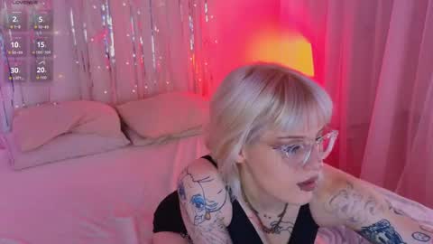 Snapshot of me1roze chatting on 03.27.26 Roze online show from 03.27.26