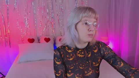 Snapshot of me1roze chatting on 04.01.26 Roze online show from 04.01.26
