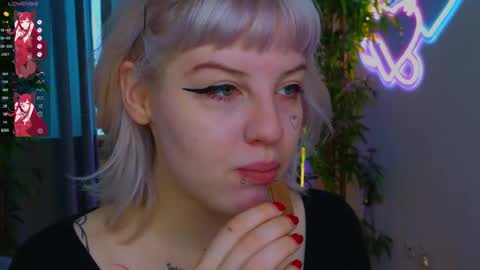 Snapshot of me1roze chatting on 04.10.26 Roze online show from 04.10.26