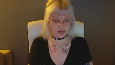 Snapshot of me1roze chatting on 05.10.26 Roze online show from 05.10.26