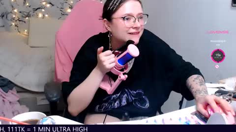 Snapshot of me_hanna chatting on 03.04.25 Hanna online show from 03.04.25