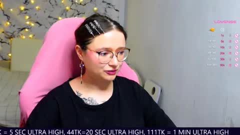 Snapshot of me_hanna chatting on 03.04.25 Hanna online show from 03.04.25
