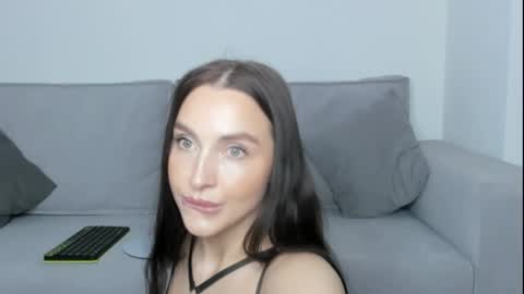 Snapshot of me_lina_ chatting on 04.12.26 Alice online show from 04.12.26
