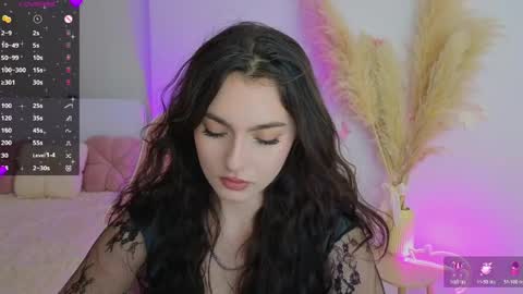 Snapshot of medina_andress chatting on 05.20.26 Dina online show from 05.20.26
