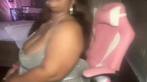 Snapshot of meetsouthernpeach chatting on 12.22.24 Southern Peach online show from 12.22.24