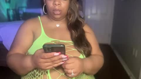 Snapshot of meetsouthernpeach chatting on 12.23.24 Southern Peach online show from 12.23.24