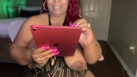 Snapshot of meetsouthernpeach chatting on 01.01.25 Southern Peach online show from 01.01.25