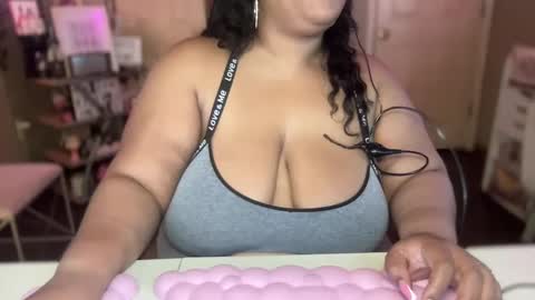 Snapshot of meetsouthernpeach chatting on 02.04.25 Southern Peach online show from 02.04.25