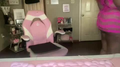 Snapshot of meetsouthernpeach chatting on 09.15.25 Southern Peach online show from 09.15.25