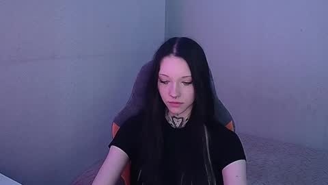 Snapshot of mefwhore chatting on 10.01.25 mefwhOre online show from 10.01.25