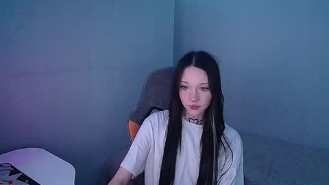 Snapshot of mefwhore chatting on 10.09.25 mefwhOre online show from 10.09.25