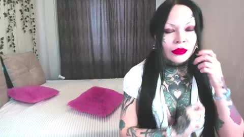 Helena Tuman online show from 01.10.25
