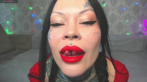 Helena Tuman online show from 03.07.25