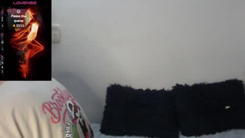 Megan and sophi online show from 11.10.25