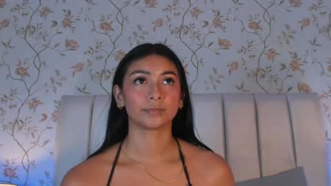 Carolina Paez online show from 02.04.25